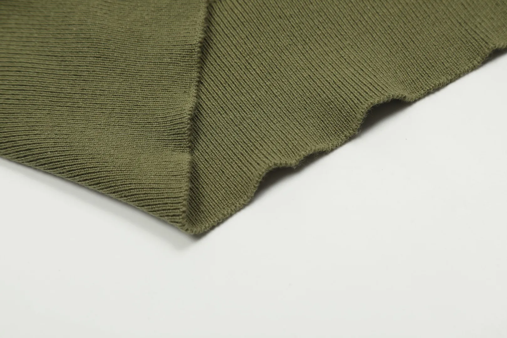 🅿️156 "Top quality" Style number: DS008# (not off the shelves all year round) [Ralph Lauren round neck solid color pony embroidered logo knitted short sleeves] ✅Ralph Lauren classic basic versatile knitted short sleeves for all seasons ✅Main supplier platform live broadcast Wholesale entity Replenish if out of stock Not off the shelf ✅ZP quality 1:1 version Scan the code to enter the GF website Counter quality ✅Detailed quality is the only one in Guangzhou Imported quality cotton yarn, focusing on high-end, cost-effective, good quality needless to say ✅The version is restored to the original version, loose, comfortable and stress-free, simple is high-end, classic is timeless ✅The upper body is simple and easy to match, a must-have for goddess ootd. Good-looking clothes are never picky. A must-have in the goddess' wardrobe. Size: S-XL Color: Army green, off-white, black, light pink, khaki, navy, light blue, mint green